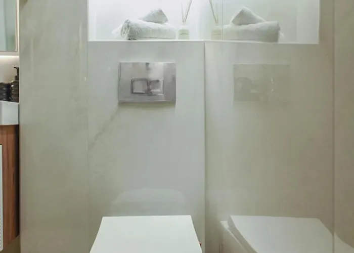 The Smartment 1' From The White Tower